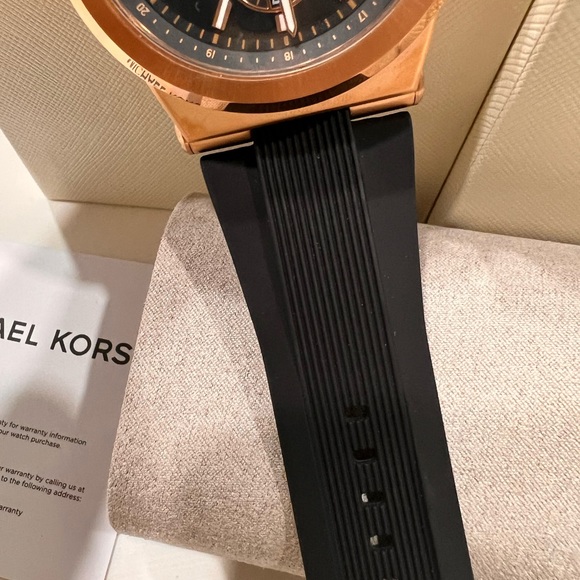 Men’s Michael Kors Oversized Dylan Watch in Rose Gold & Black - Picture 9 of 15
